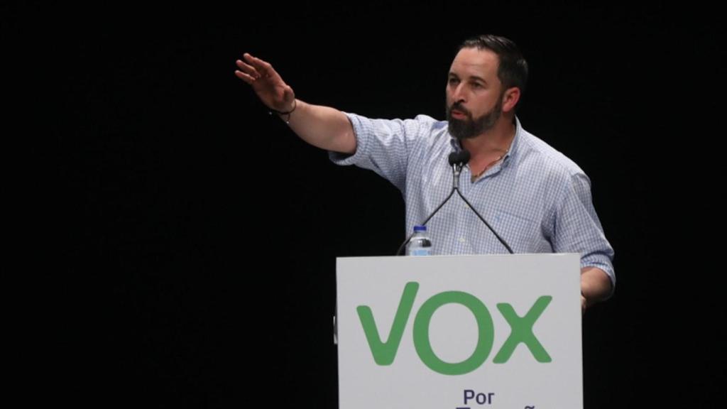 Abascal quiere que la Policía pueda echar a los okupas de una patada en el culo sin proceso judicial