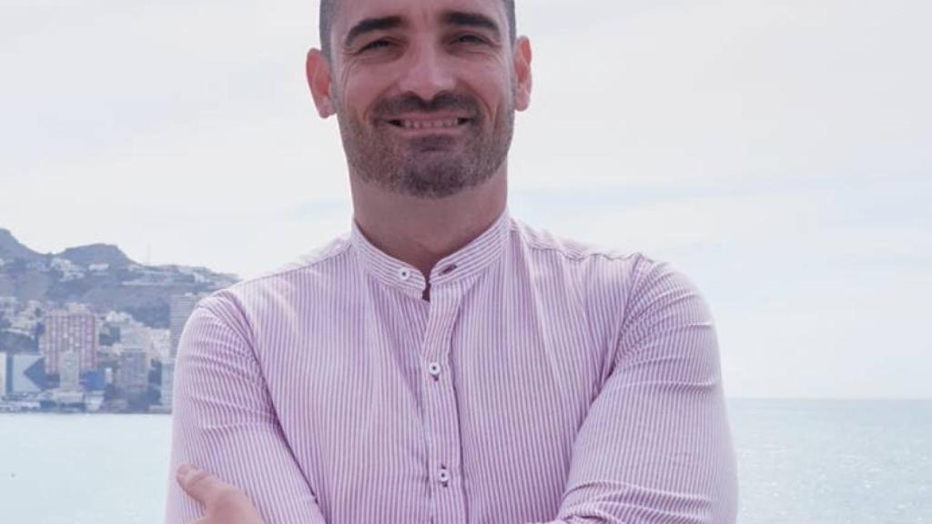 Pérez Brígido en la imagen con la que se ha presentado en redes sociales como candidato de Vox.