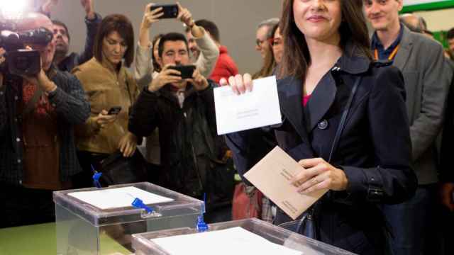 Inés Arrimadas, ejerce su derecho al voto para las elecciones generales del 28-A.