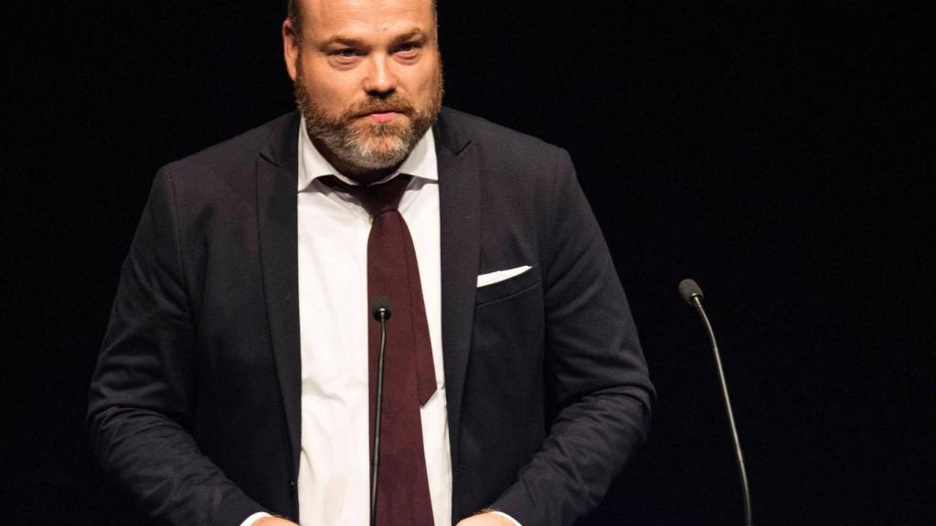 Anders Holch Povlsen ha acudido al homenaje a las víctimas del atentado.