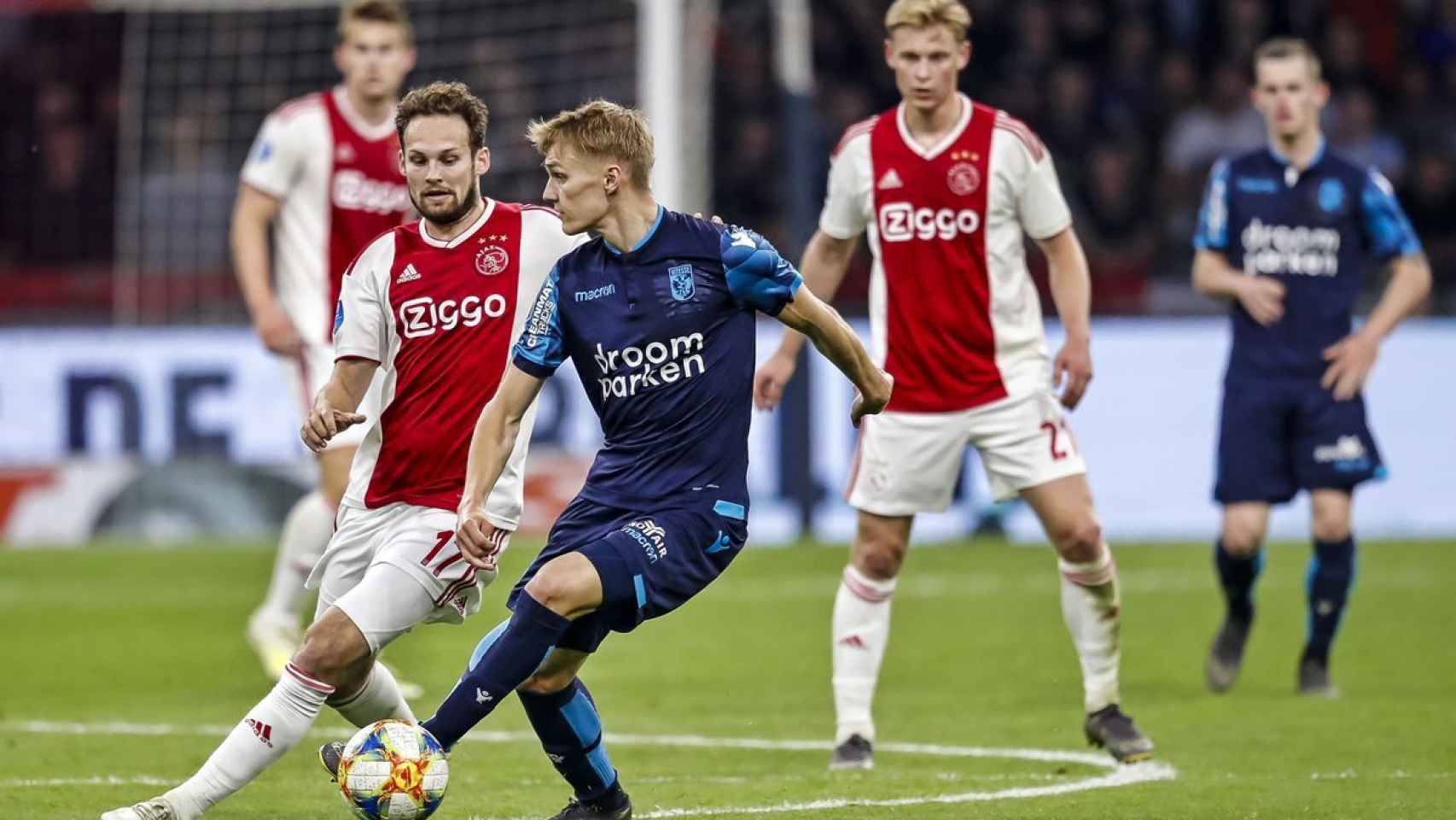 Odegaard, contra el Ajax. Foto: Twitter (@MijnVitesse)