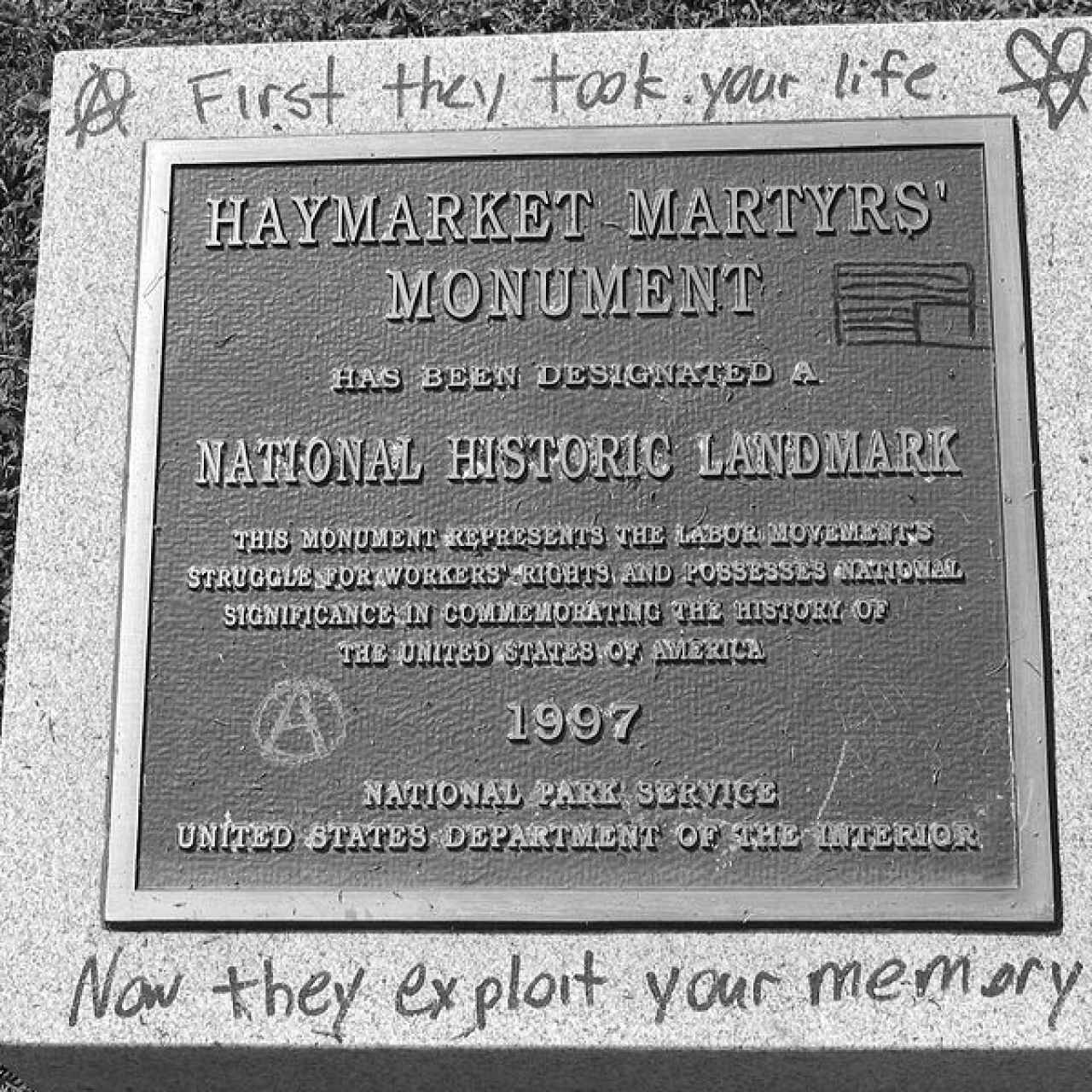 La placa que conmemora la 'Masacre de Haymarket'