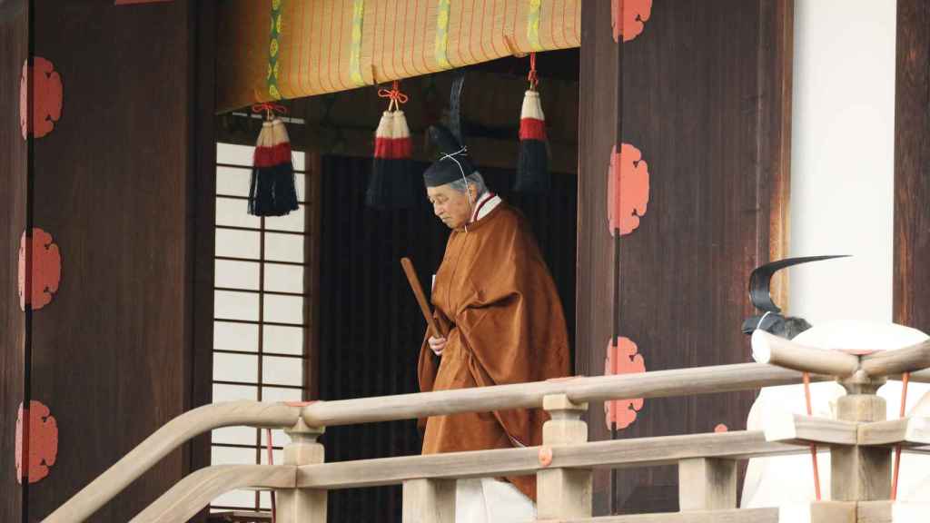 El emperador Akihito ataviado con el tradicional kimono.