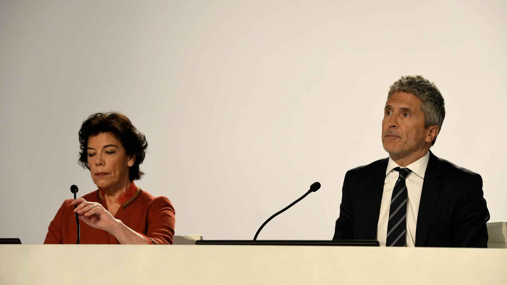 Isabel Celaá  y Fernando Grande-Marlaska durante la rueda de prensa tras el Consejo de Ministros.