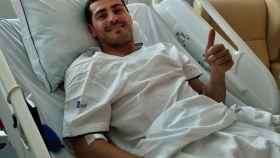 Iker Casillas, en el hospital tras sufrir un infarto. Foto: Twitter (@IkerCasillas)