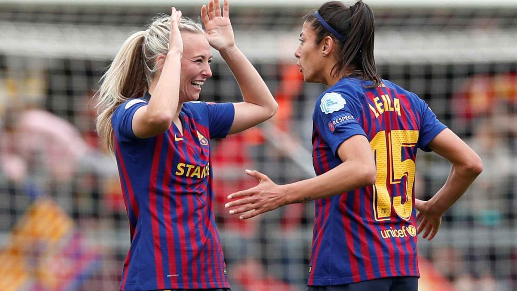 Toni Duggan y Leila Ouahabi, jugadoras del Barcelona femenino, en la Women's Champions League