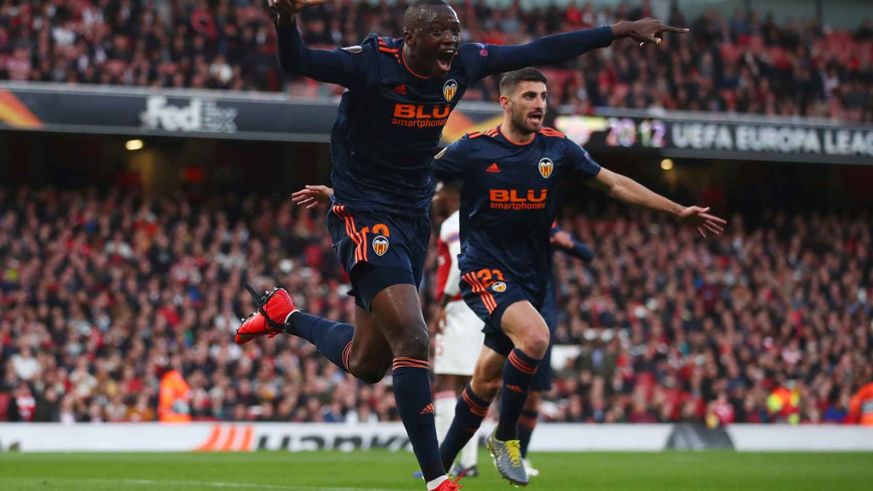 Diakhaby celebra el gol del Valencia ante el Arsenal