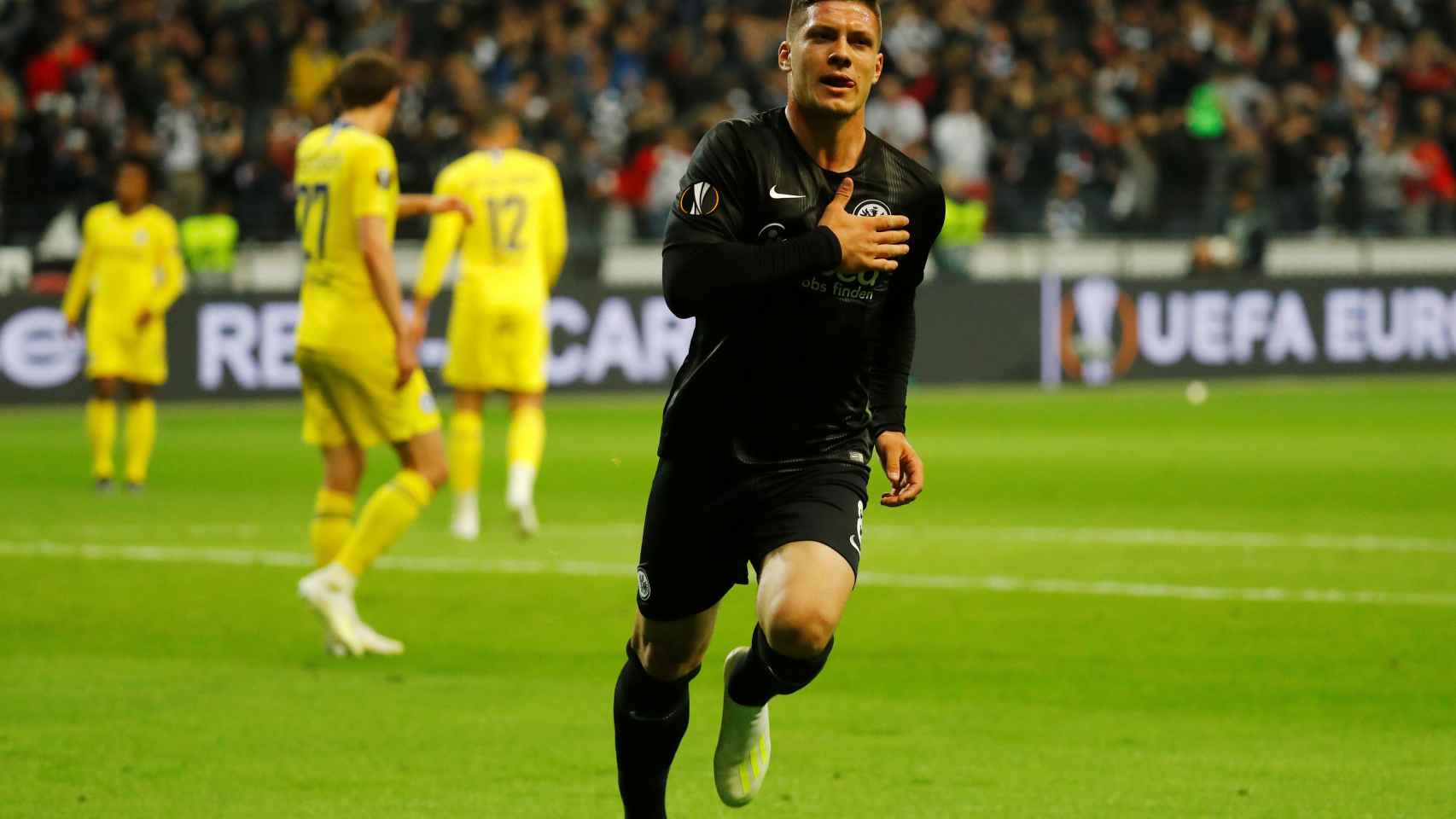 Luka Jovic celebra su gol ante el Chelsea