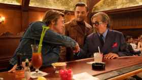 Brad Pitt, Leonardo DiCaprio y Al Pacino en un fotograma de la película de Tarantino.