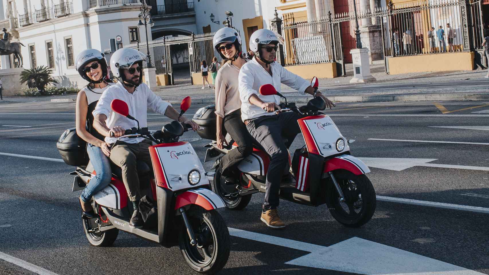 Acciona despliega su servicio de motos eléctricas compartidas en Sevilla