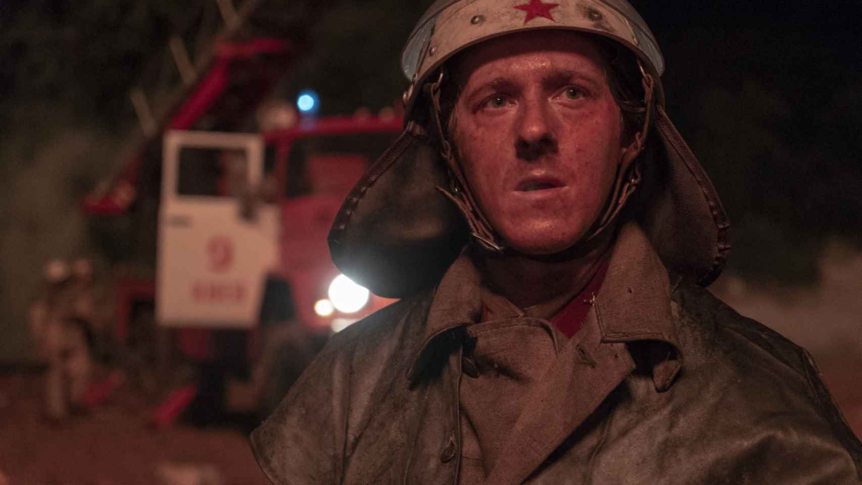 El bombero Vasili Ignatenko (Adam Nagatis), en los primeros momentos del desastre de Chernóbil.