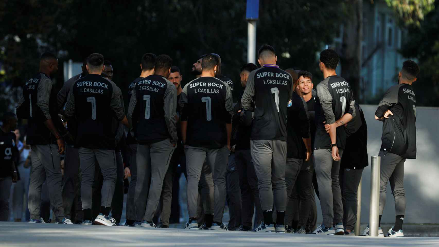 Los jugadores del Oporto preparados para homenajear a Iker Casillas