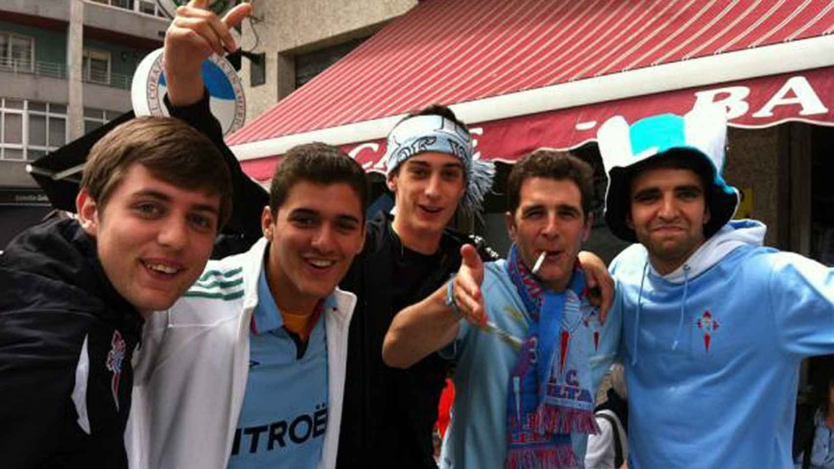 Gonzo con unos aficionados del Celta de Vigo en una imagen de Twitter.