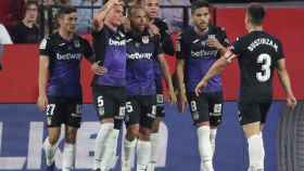 Los jugadores del Leganés celebran un gol ante el Sevilla en el Sánchez Pizjuán