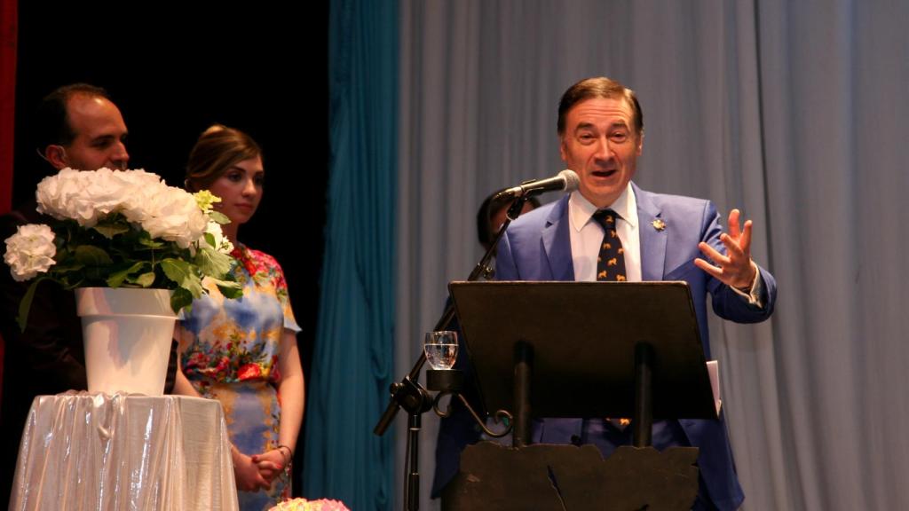 Pedro J. Ramírez, director de EL ESPAÑOL, durante su intervención en el teatro Cervantes de Campo de Criptana (Ciudad Real).