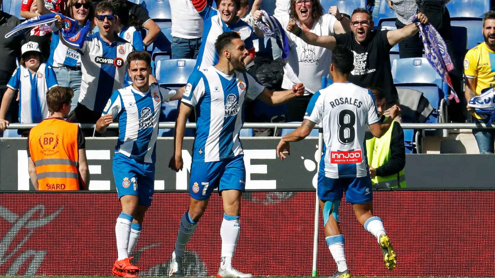 Borja Iglesias celebra su primer gol contra el Atlético