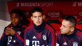 James Rodríguez en el banquillo del Bayern Múnich