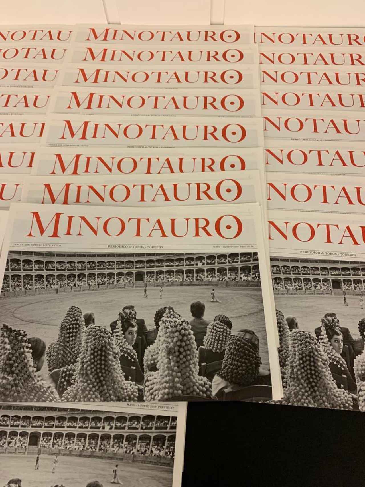 Decenas de “Minotauro” en su presentación en Sevilla. La foto de portada es de Aitor Lara