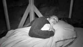 Isabel Pantoja, la superviviente que duerme con almohada y colchón