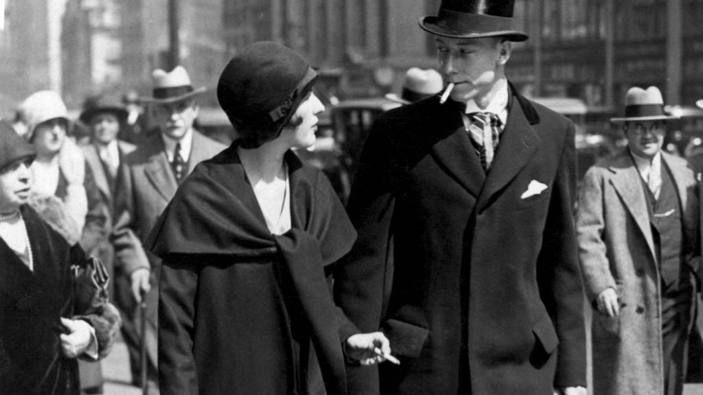 Mujeres fumando durante el 'Easter Parade'.