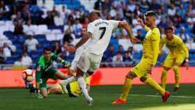 Mariano remata dentro del área del Villarreal para hacer su segundo gol