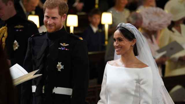 Harry de Inglaterra y Meghan Markle en Windsor el día de su boda.