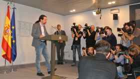 Pablo Iglesias, en la sala de prensa pequeña de Moncloa, tras su reunión con Pedro Sánchez.