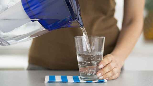 El absurdo de recurrir a jarras purificadoras de agua