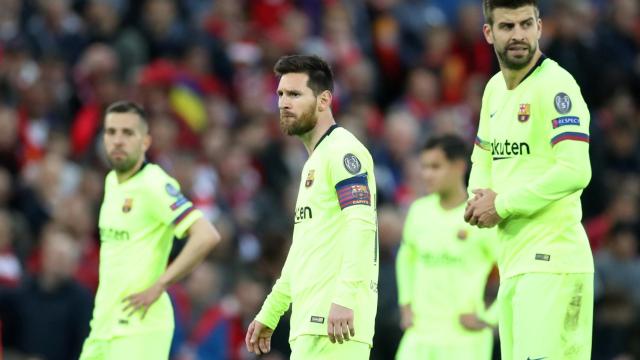 Los jugadores del Barcelona durante el partido del Liverpool en la Champions League