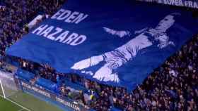 Pancarta de la afición del Chelsea para recibir a Hazard. Foto: Twitter (@chirichampions)