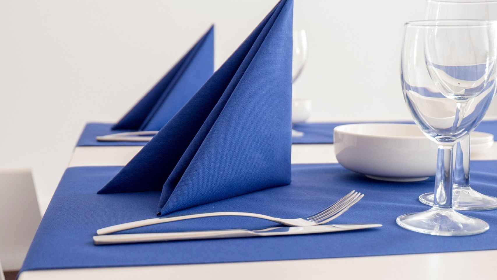 enfermedad Desnatar cargando Cómo doblar servilletas de papel para los invitados (vídeo)
