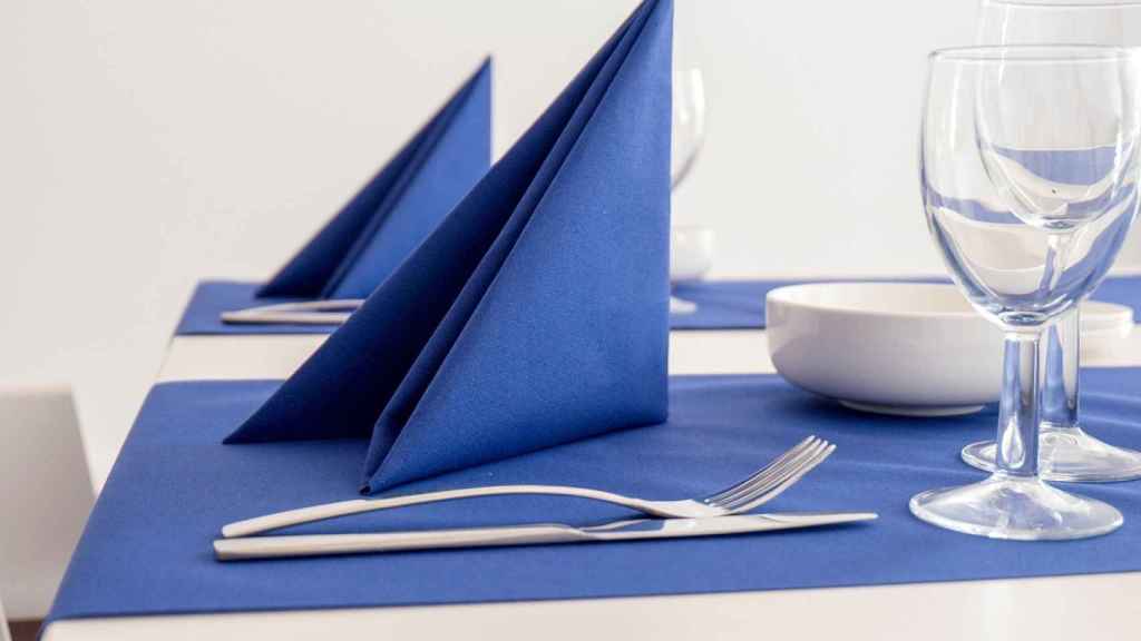 caricia Ananiver Estéril Cómo doblar servilletas de papel para los invitados (vídeo)