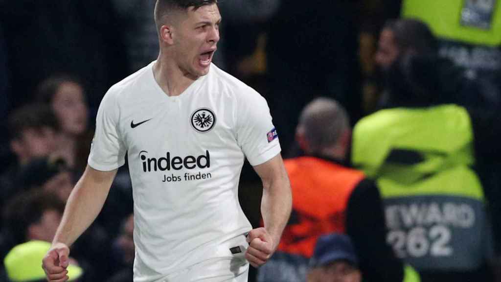 Jovic celebra un gol en el Chelsea - Eintracht Frankfurt