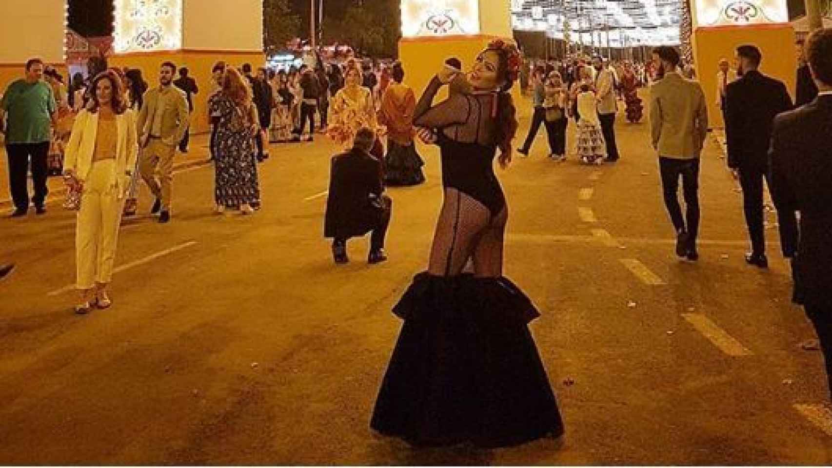 Amor Romeira luciendo vestido de flamenca de Javier Mojarro.
