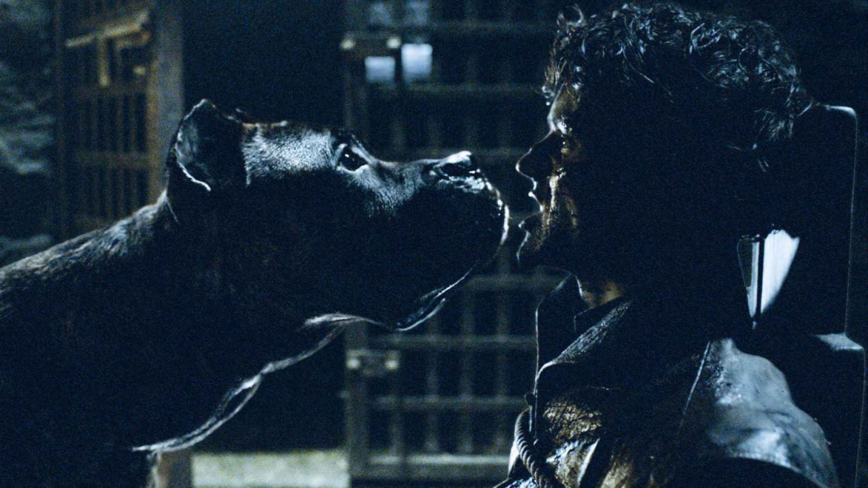 Ramsay Bolton frente a su perro.