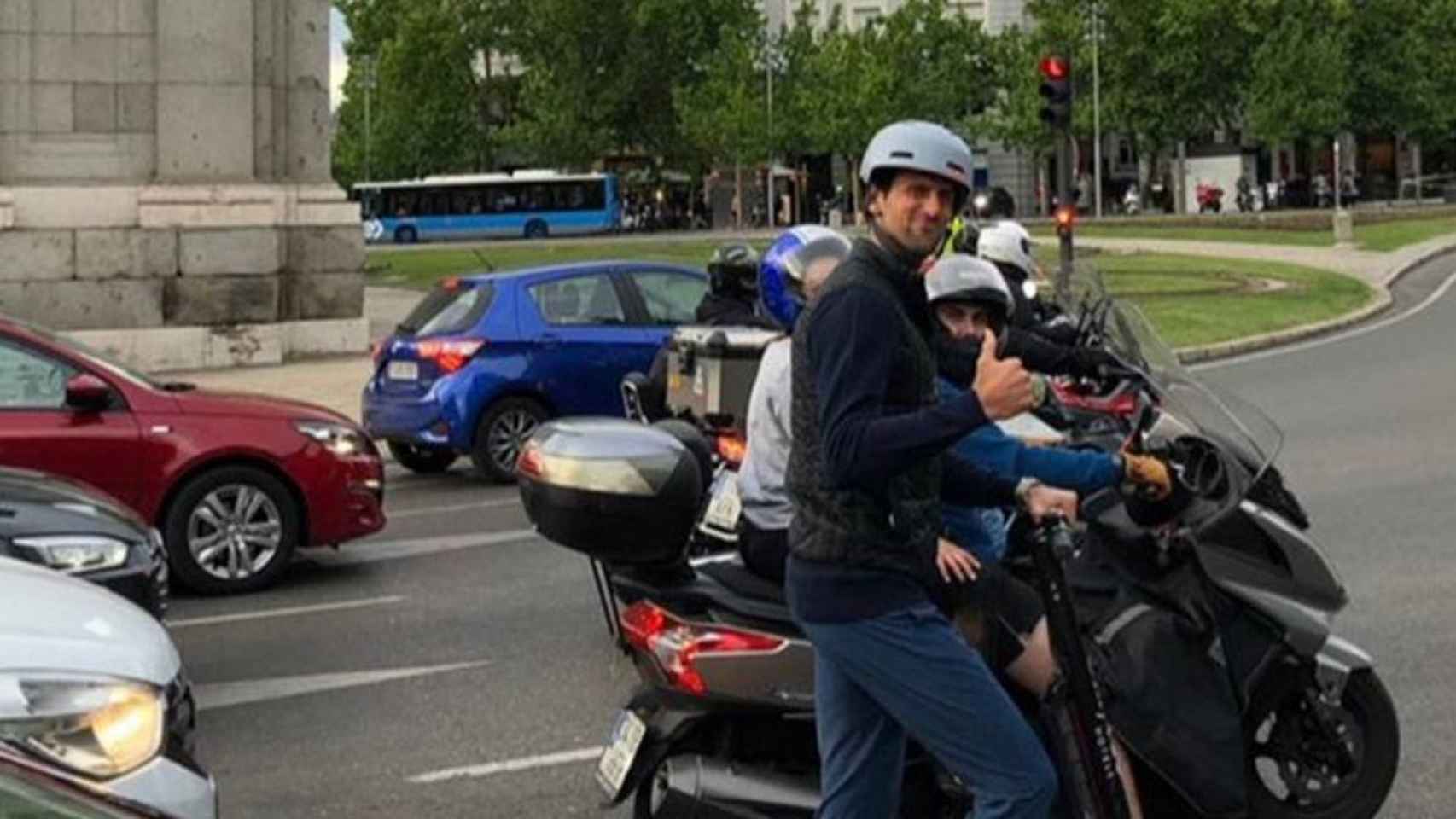 Djokovic por las calles de Madrid en patinete. Foto: Instagram (@djokernole)