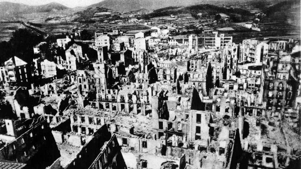 El poblado de Guernica en ruinas tras el bombardeo.
