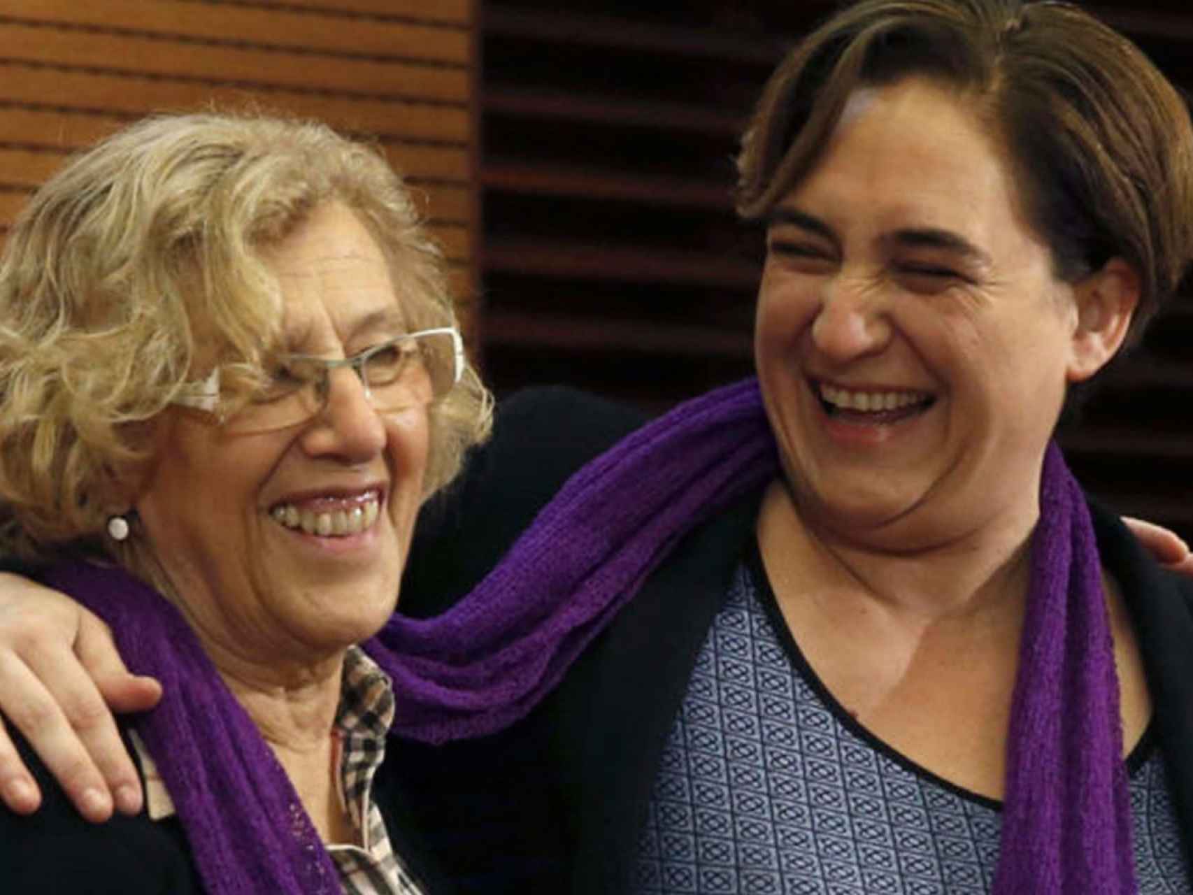 Manuela Carmena y Ada Colau, en un acto contra la violencia machista en Barcelona, en noviembre de 2015.