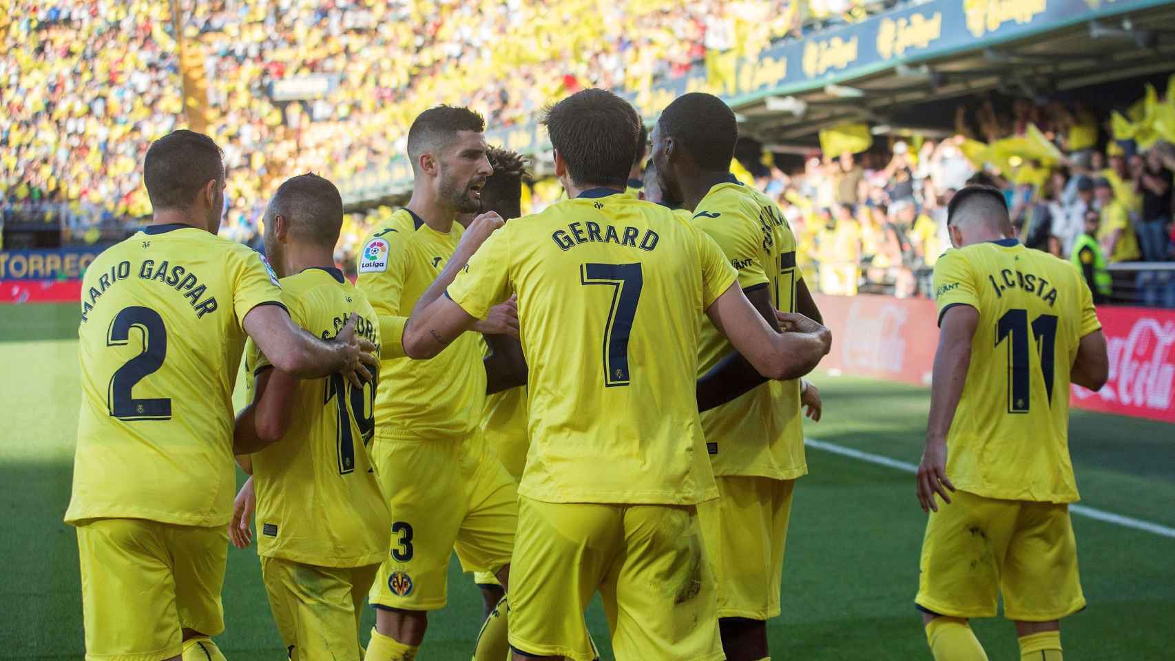 Los jugadores del Villarreal celebran el gol al Eibar