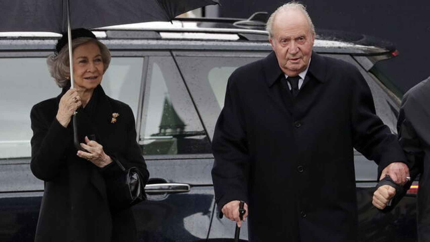 Juan Carlos I y Sofía de Borbón en el funeral del duque Juan de Luxemburgo.