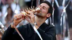 Novak Djokovic celebra la victoria en el Mutua Madrid Open