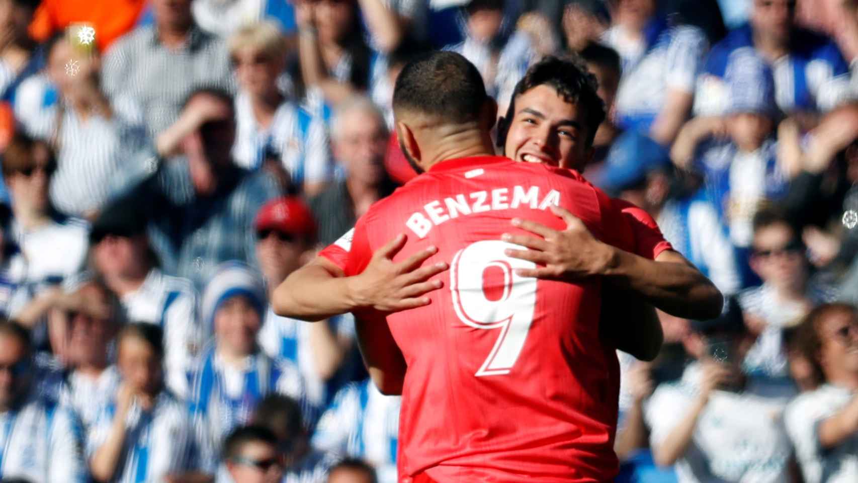 Brahim celebra con Benzema su primer gol con el Real Madrid