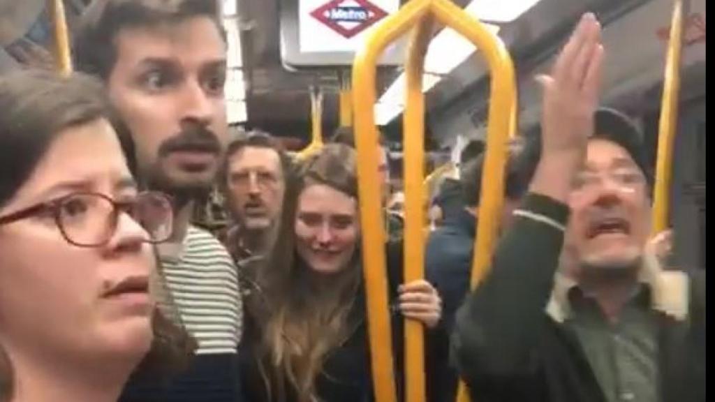 Disputa por un asiento en el Metro de Madrid.