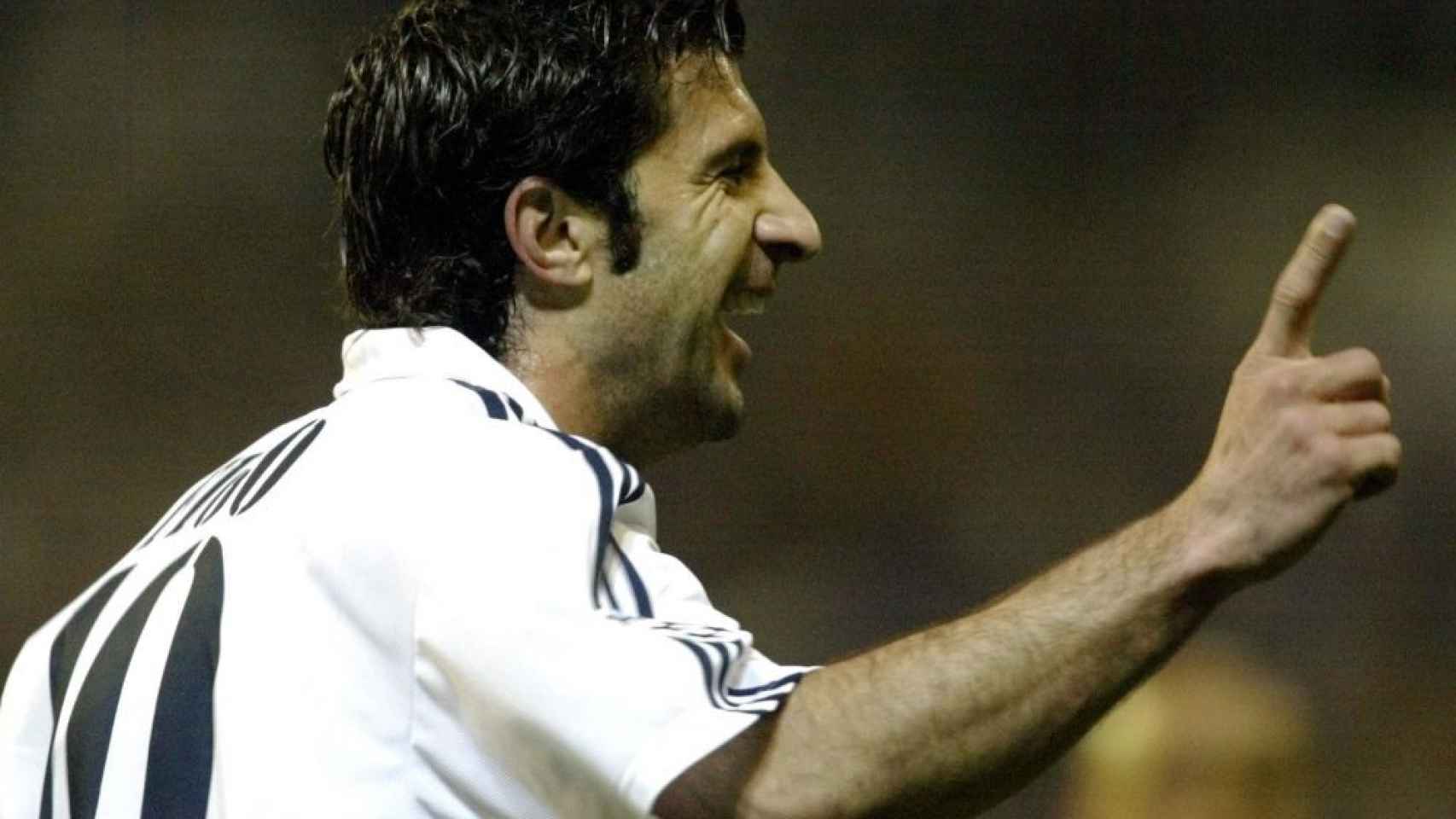 Luis Figo, en un partido del Real Madrid