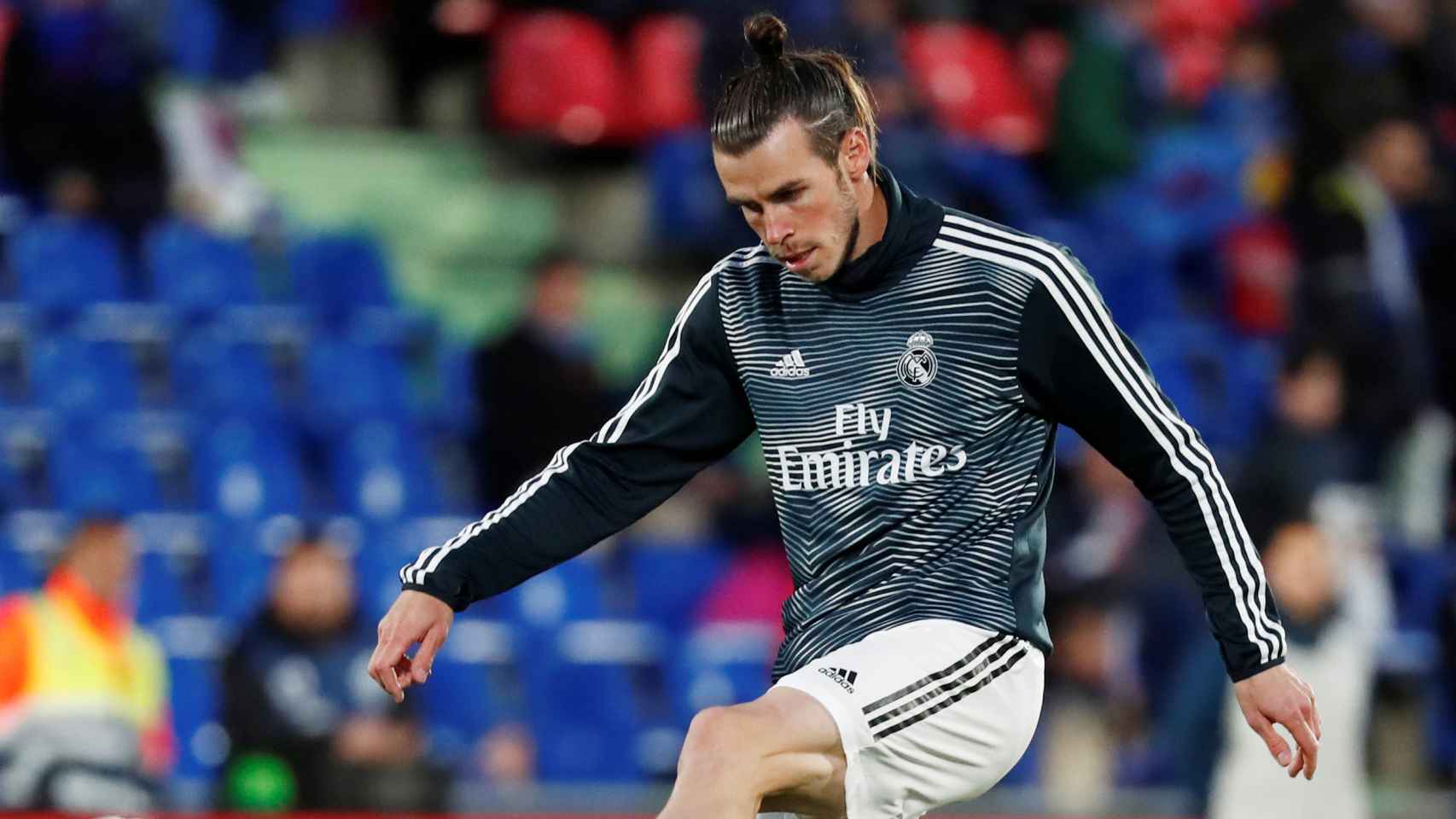Gareth Bale, calentando con el Madrid