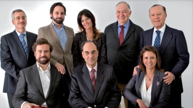 José Antonio Ortega Lara, Santiago Abascal, Cristina Seguí, José Luis González Quirós, Ignacio Camuñas, Iván Espinosa de los Monteros, Alejo Vidal-Quadras y Ana Velasco Vidal-Abarca en una imagen de 2014.