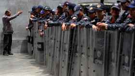 Dispositivo policial frente al Parlamento en Caracas