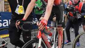 Tom Dumoulin se cae en el Giro de Italia