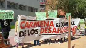 Imagen del escrache de 'Stop Desahucios' a Carmena en Moratalaz.