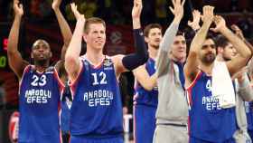 Anadolu Efes celebra su pase a la final de la Euroliga
